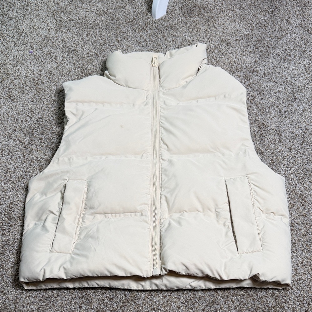 Zara Women's Beige Puffer Vest